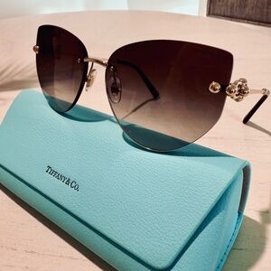 NEW Tiffany & Co Women’s Butterfly Sunglasses Pale Gold/Grey Gradient TF3096